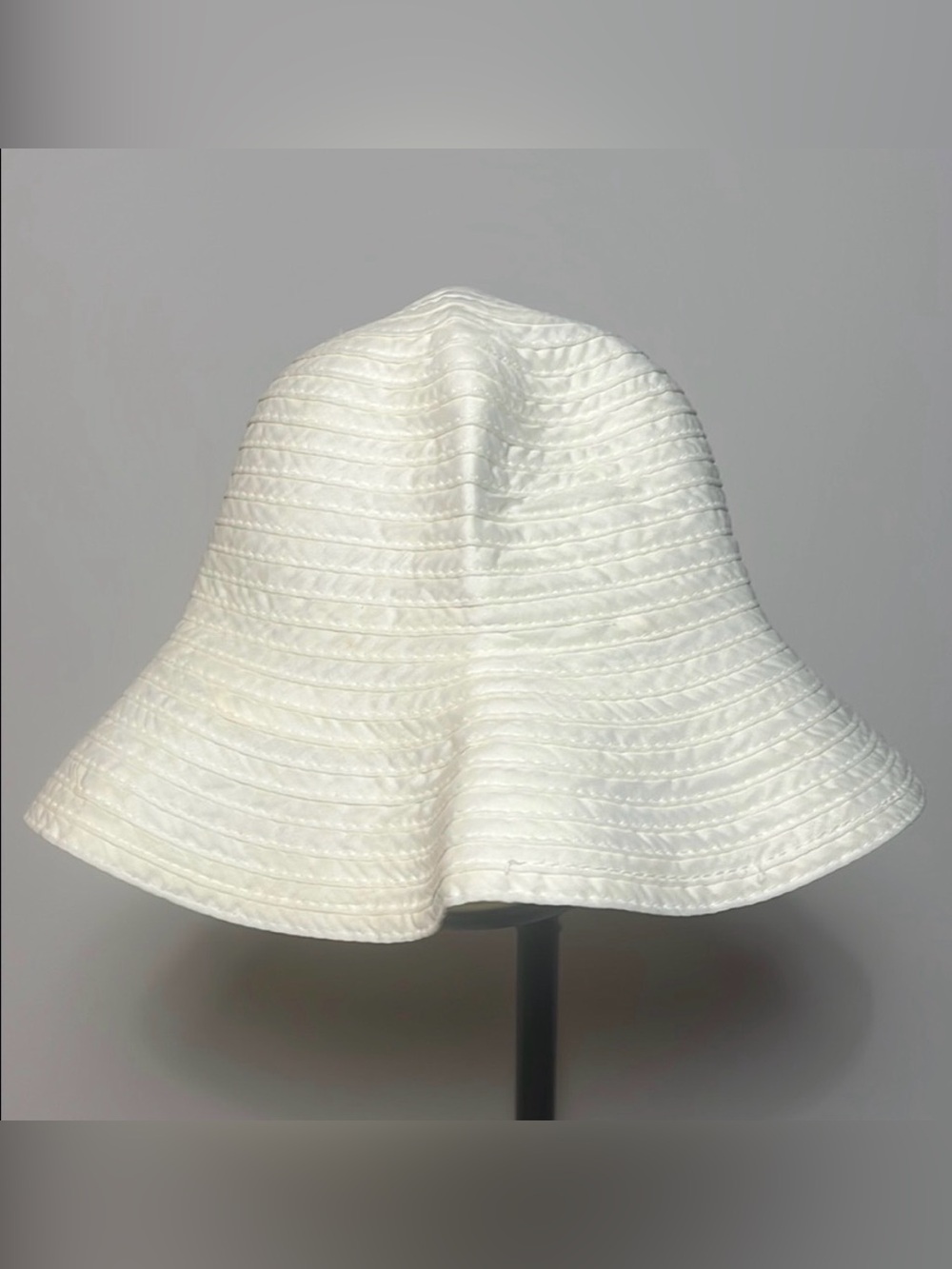 White Women’s Bucket Sun Hat